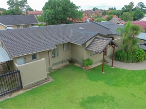 4 Bed House in Van Riebeeck Park