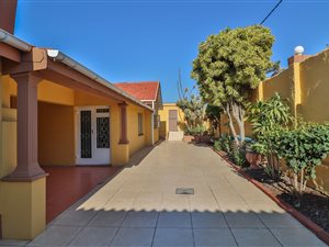 7 Bed House in Bluff