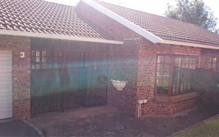 3 Bedroom Simplex in Pelham