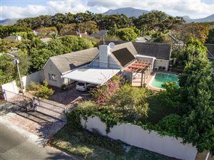 3 Bed House in Bergvliet