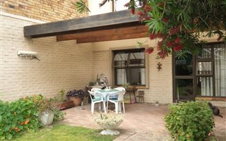 4 Bedroom Townhouse in Oakglen