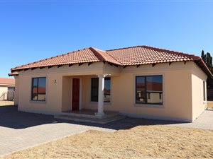 3 Bed Townhouse in Visagie Park