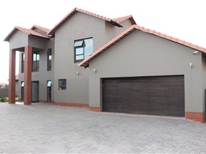 3 Bed House in Pebble Rock