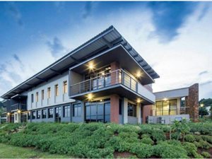 95 m² Commercial space in Montrose