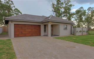 3 Bedroom House in Pierre van Ryneveld