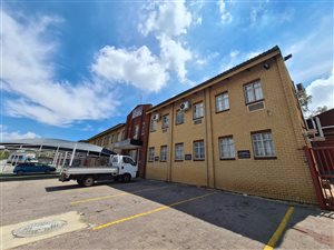 1800 m² Industrial space in Eastgate