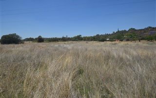 1.4 ha Land available in Rayton