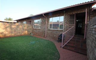 2 Bedroom Simplex in Wierda Park
