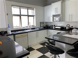 3 Bed House in Kensington
