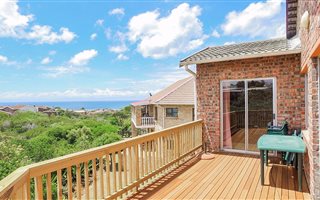 4 Bedroom House in Jeffreys Bay