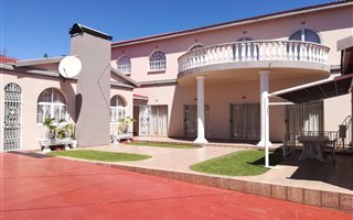 5 Bedroom House in Meredale
