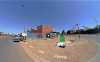904 m² Industrial space in Isando
