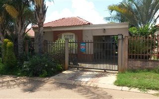 2 Bedroom House in Eloffsdal