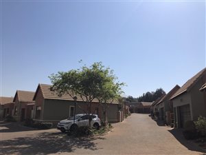 2 Bed Townhouse in Bronberg