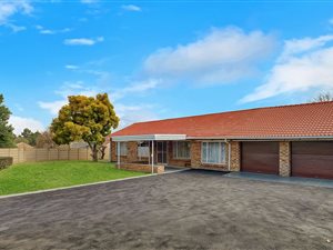 3 Bed House in Dersley