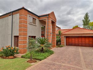 4 Bed House in Silver Lakes Golf Estate