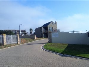 211 m² Land available in Hartenbos Heuwels