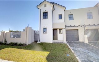 3 Bedroom House in Buh Rein Estate