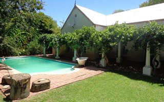 4 Bedroom House in Middelpos