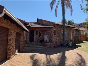 4 Bed House in Roodekrans
