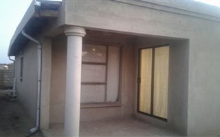 3 Bedroom House in Naledi