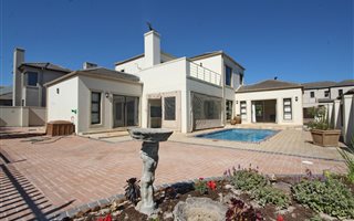 4 Bedroom House in Big Bay