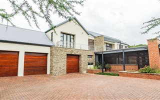 3 Bedroom House in Waterkloof Ridge