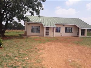 4 Bedroom House in Mooilande