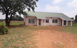 4 Bedroom House in Mooilande