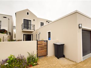3 Bed Townhouse in Kelderhof Country Village