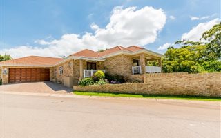 4 Bedroom House in Weybridge Park