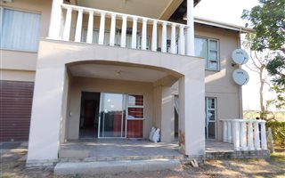 2 Bedroom Flat in Illovo Beach