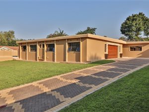 4 Bed House in Montrose