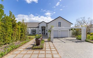 4 Bedroom House in Pearl Valley