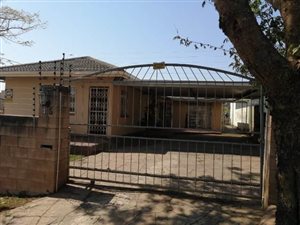 3 Bed House in Newlands West