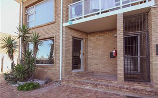 1 Bedroom Apartment in Van Riebeeckstrand