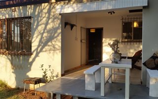1 Bedroom Garden Cottage in Westdene