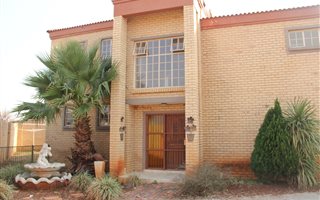3 Bedroom Duplex in Van Der Hoff Park