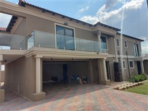 5 Bed House in Katlehong
