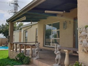 5 Bed House in Klopperpark