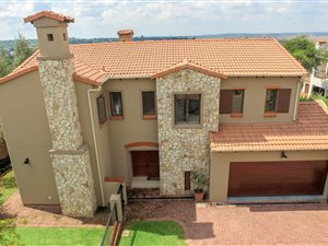4 Bed House in Rietvalleirand