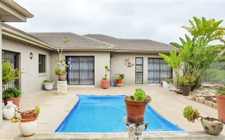 5 Bedroom House in Sandown