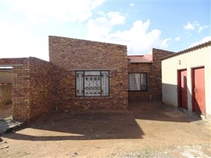 3 Bed House in Langaville