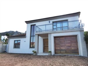 3 Bed House in Voelklip
