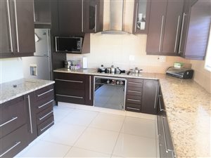 4 Bed House in Bosmont