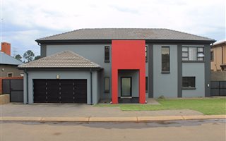 5 Bedroom House in Raslouw Glen