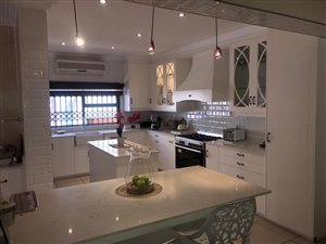 6 Bed House in Bryanston