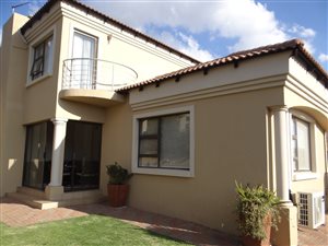 4 Bed House in Blue Valley Golf Estate
