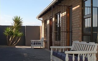 1 Bedroom Garden Cottage in Summerstrand