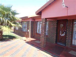3 Bed House in Jouberton